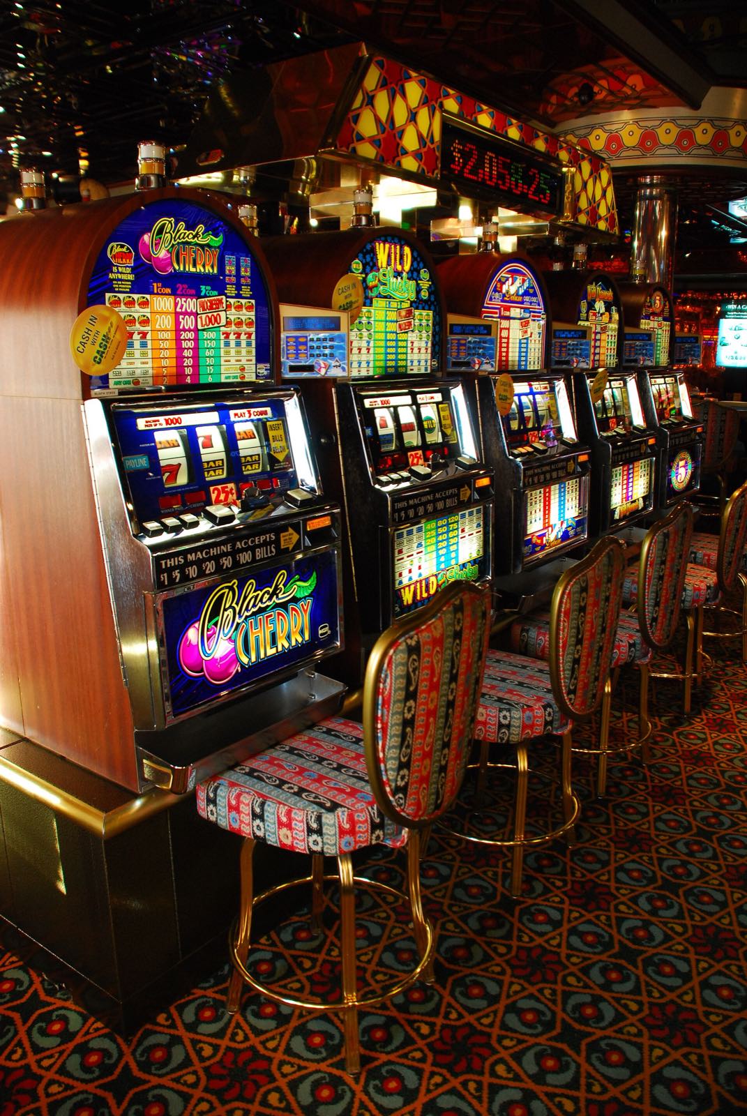 Slot machines on Carnival Elation