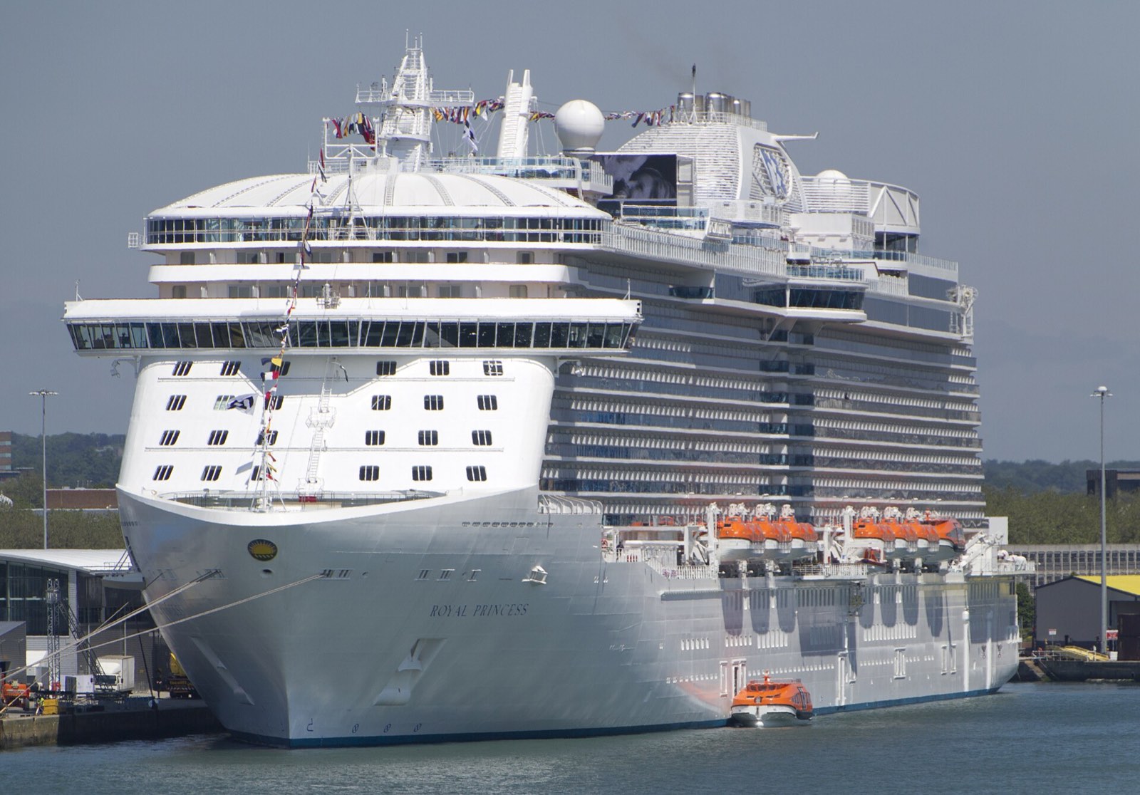 Royal Princess, exterior